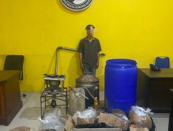 Satresnarkoba Polresta Sorong Kota Bongkar Produksi Miras Cap Tikus di Kabupaten Sorong, 166 Liter Disita